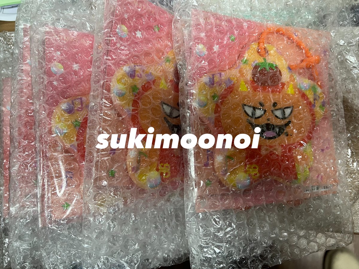 sukimoonoi's tweet photo. ได้รับของมาแล้ว เพิ่งมีเวลาแกะ ฮืออๆๆๆ ร้านส่งไวมาก ห่อหลายชั้���อย่างดีเลย ขอบคุณที่เป็นธุระให้นะคะ🫶🏻✨ #reviewforyoumy28 https://t.co/ITV0nwQn6R