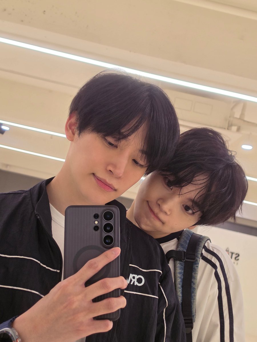 ymozoinas's tweet photo. 오늘 내 생일임?ㅠㅠㅠㅠㅠㅠ https://t.co/eMMC5CkPZN