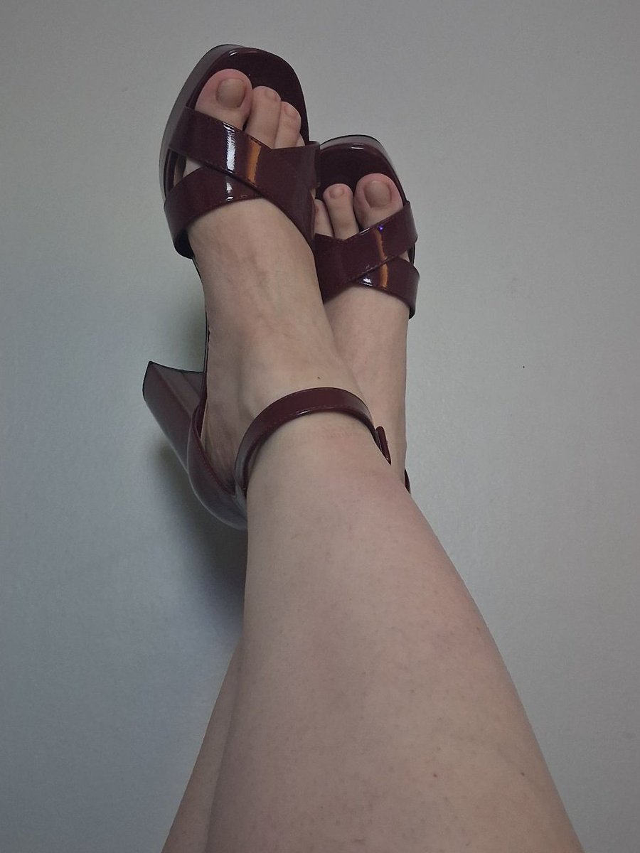 JesscasFootLove's tweet photo. Want to buy some feet pics? They can be pretty. Or cute. Or messy. Want to see me wear anime socks? I can spread food on them. Tell me what you want. Payment through CashApp or Chime only. #feetfetısh #feet #animefeet #feetpics Like my ankle freckle? https://t.co/KM7tz6avY8
