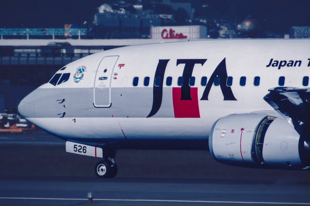 J_Freight_Diary's tweet photo. 19年ぶり！
伊丹にJTAが帰ってくることがビッグニュースですが、関空線は減便
国内長距離便は関空
近距離便は伊丹
そんな振り分けあったようななかったような

写真は1997年 https://t.co/9q6UA8bpe8