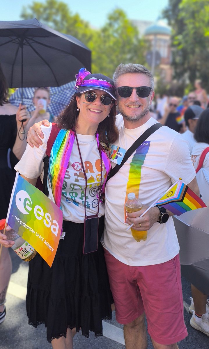esaoperations's tweet photo. 🌈 On Saturday, @esa's #ESOC colleagues marched with #Pride at the #csddarmstadt alongside @eumetsat  and vielbunt e.V.. 🌈

Why? Because inclusive teams power innovation and strengthen our people, our missions and the future of the space sector. 🪐

#ESA #CSD #FuerUnsAlle

📸ESA & contributors