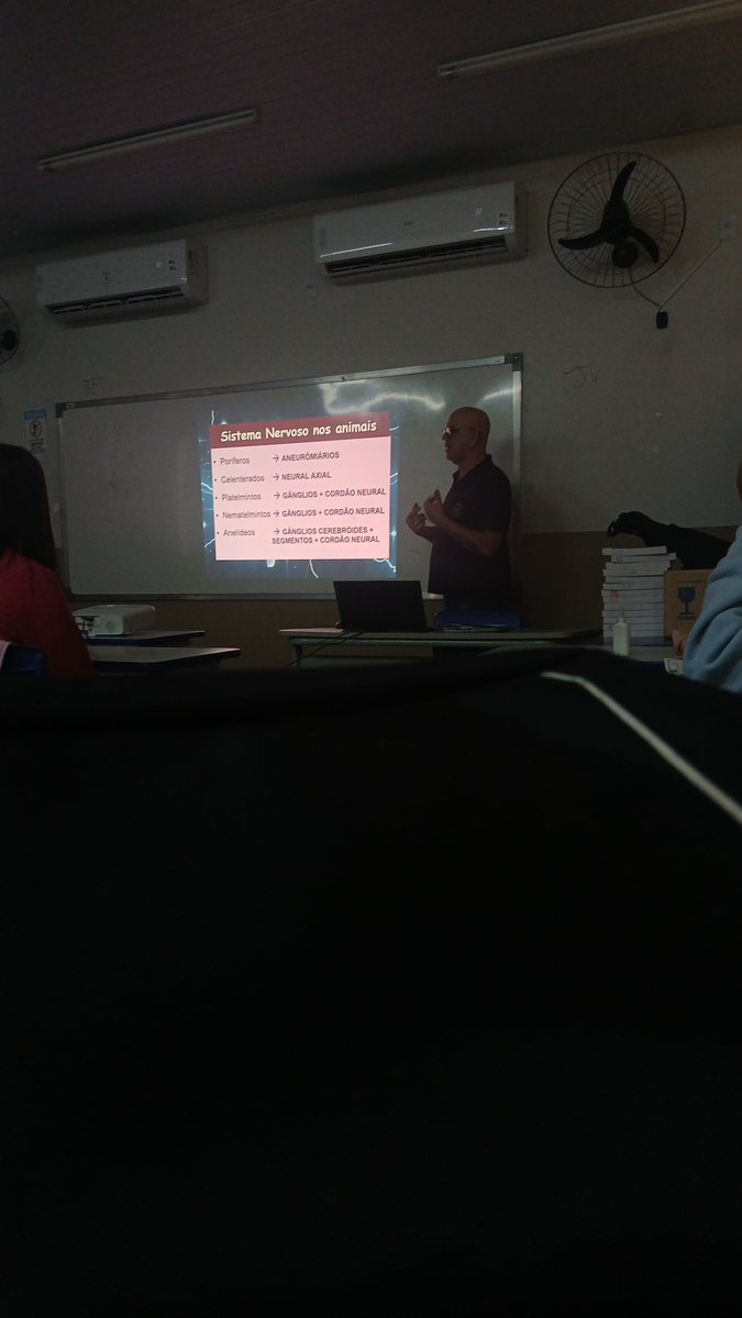 Igorlimaq's tweet photo. Carlos inventando nome e diz que tá dando aula https://t.co/WPws71t6or