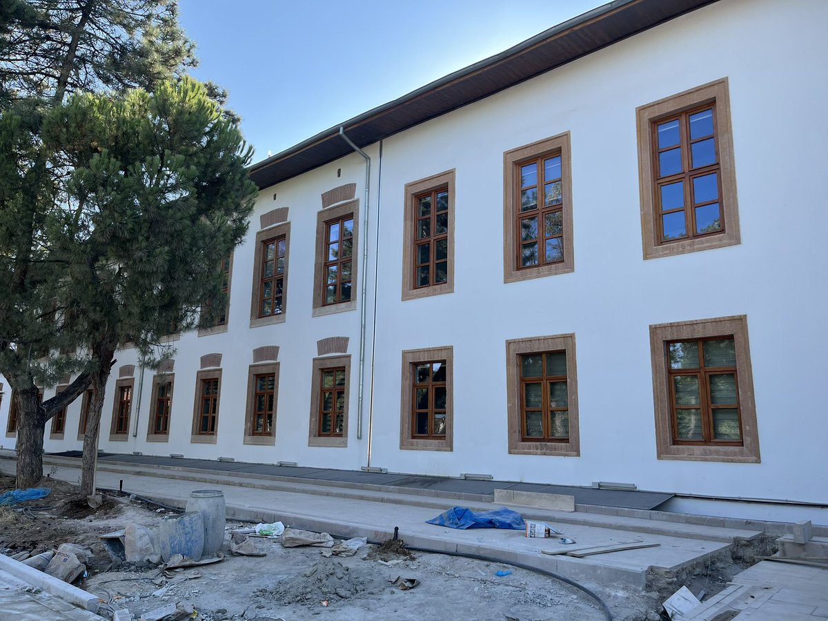 UsakNufus's tweet photo. İl Nüfus ve Vatandaşlık Müdürlüğümüz 17 Ağustos 2026 tarihi itibariyle yeni hizmet binamız olan Kurtuluş Mahallesi Enstitü Sokak No:7 de hizmet vermektedir. (Eski Endüsti Meslek Lisesi- Millet Bahçesi içi)@serdarkartaltr @TC_UsakValiligi @TCNufus @canerkosek https://t.co/3CAg8kJlGj
