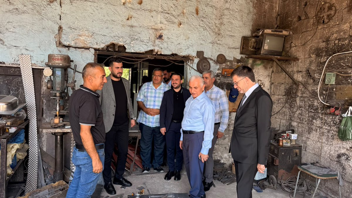 akgencliksiirt's tweet photo. 📍 Esnaf Ziyareti

İl Bşk. Sn. @AvHekimGider , Milletv. Sn. @mervangul56 , İl Gençlik Kolları Bşk. Sn. @mrtgul34 , Merkez İlçe Bşk. Sn. @hikmetekin56 ve teşkilatımızla birlikte esnafımızı ziyaret ettik.

Esnafımızlarımızın talep ve önerilerini dinledik, hayırlı kazançlar diledik. https://t.co/Z7PPl13C5W