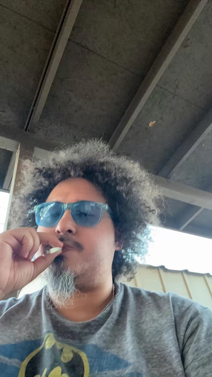 amyen_d's tweet photo. Can we smoke a j then cuddle? https://t.co/Apv2wZfQkx