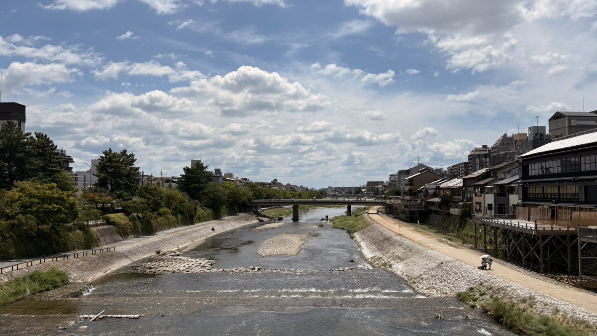 Ryuvyp's tweet photo. 近いが故にしばらく行ってなかった京都へ
夏の空の感じ好きだなぁ☀️ https://t.co/rBv7bXHIQE