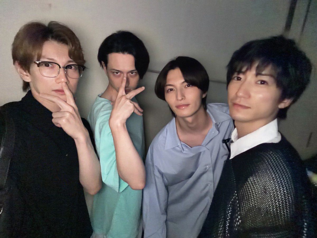 chihirookutani's tweet photo. 何で今日も一緒にいるの？
好きかよ https://t.co/0goflioQlI