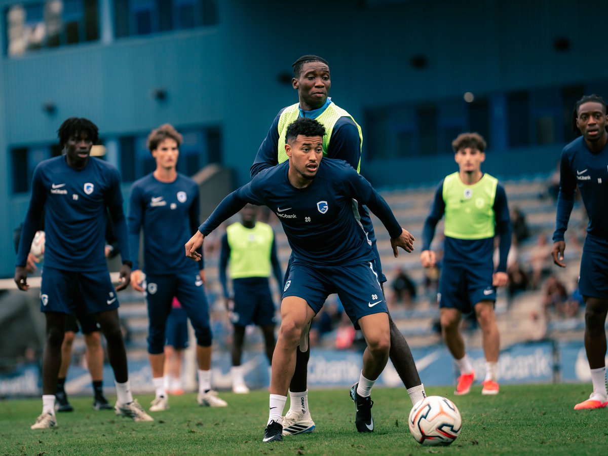 KRCGenkofficial's tweet photo. No time to waste. Kevin Amaro straight onto the pitch for his first training session 💪 https://t.co/Lcm72EhQ6y