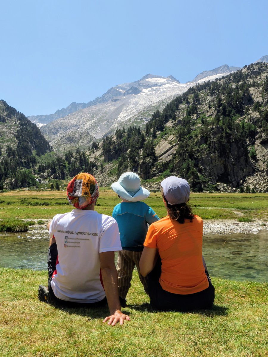 Conbotasymochil's tweet photo. @viajefilos @CronicoViajero @MochilaExpres @ViajamosJunto @OM_VIAJES @VagamundosViaje @mochileros2p0 @MySwitzerland_e @visitswitzerlnd @cJacetania @TURISMOBENASQUE @ribagorzaturism @ValleBenasque @VisitUzb @tourismjp Mil gracias a tod@s por estar ahí y...¡por otros diez años más! https://t.co/AAlLgfypTj