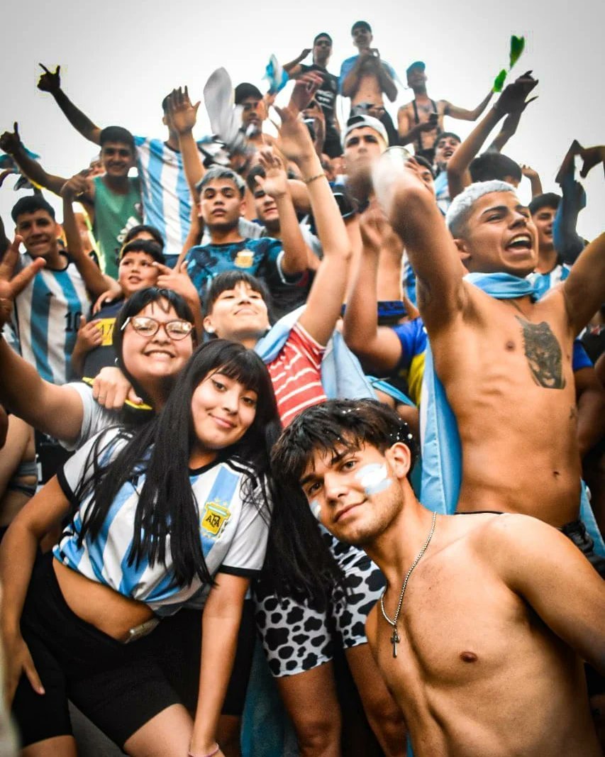 IslasCanariasE's tweet photo. @cherimani23 @FrankenRxich @nuevomundista JAJAJAJAJA

Los Argentinos teneis un complejo de inferioridad enorme, os creeis algo que JAMÁS sereis, Europeos, algo que España si es porque esta en Europa

Que la moralla de España e Italia se fueran a tu pais hace siglos y tuvieran mezclas jamás te hará Europeo, ni blanco https://t.co/3s5jNERo2Z