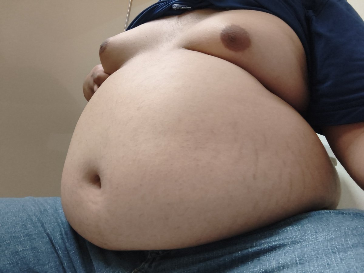 MartyHotDog's tweet photo. Las jornadas del trabajo cada vez son mas PESADAS, por que sera?
#tummytuesday #chubby #gainer #fatboy #belly https://t.co/Yo2TwFB8Ly