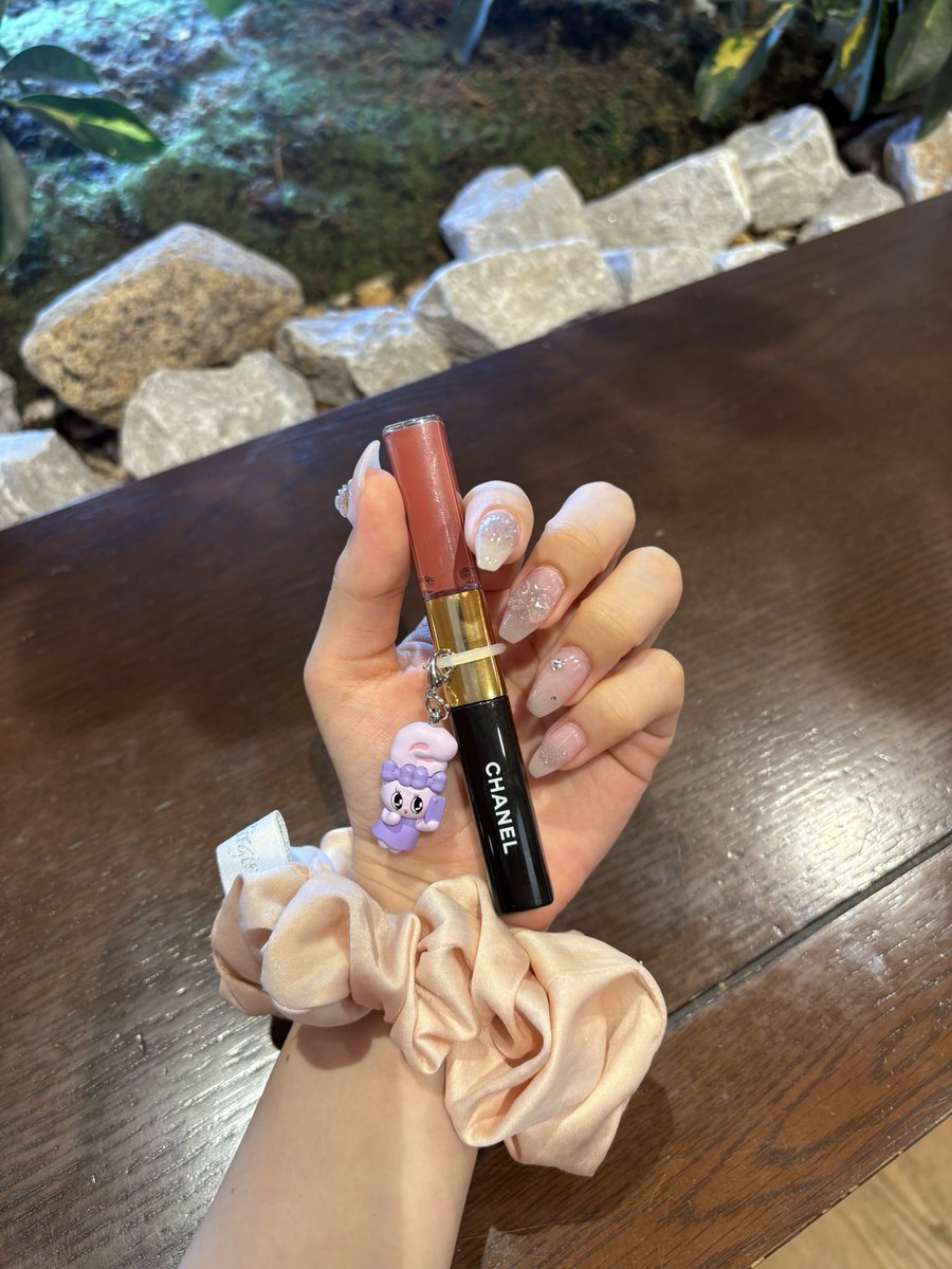 aly020440's tweet photo. CHANELの神リップ、人気色の144番ムーヴが6月に発売されてたのでgetした！！！
夏っぽいジューシーなカラーでほんとすき、イエベでもブルベでも似合うと思う🫧 https://t.co/5UfI2wDTEg