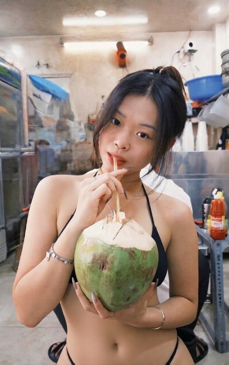YYSGXmm's tweet photo. #Sher 20 #NUS. RBF face, flirty elegant vibe, straight hair, slim toned body, B-cup tits. Always looks like the perfect pretty girl… until someone’s already balls-deep inside her. Different ways she got used.#sgxmm #nusgirl #cuckslut #flirtyface https://t.co/kedq3D2kJR