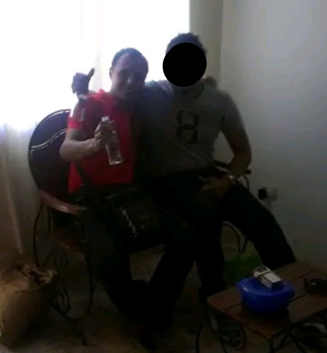 marimondieu's tweet photo. Aquí en esta foto estoy con mi amigo Fabián.
Un colombo venezolano nacido en Bogotá que en mis tiempos de comerciante de alto riesgo me ayudó muchísimo transportandome y gestionando lo imposible en Maracaibo. https://t.co/2lIUdGbMTa