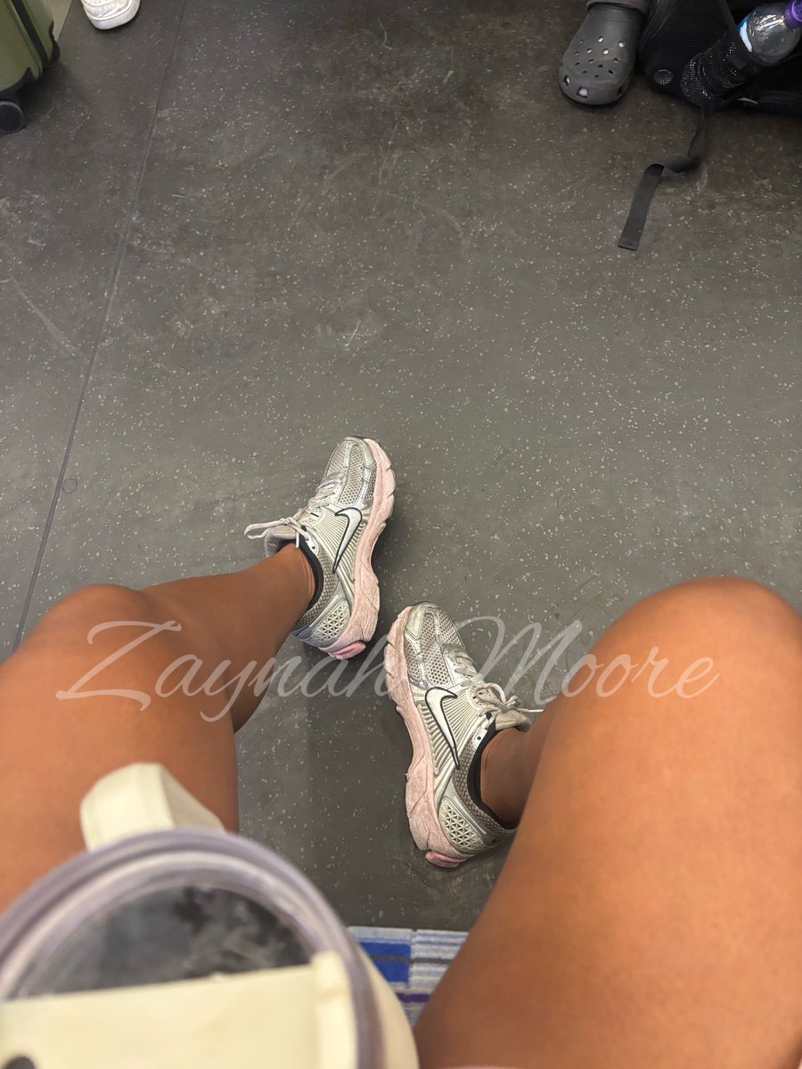 ZaynahMoore's tweet photo. I have been on my feet all day 🥲 https://t.co/HeEmB2lkOp