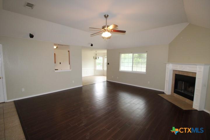 kc21properties's tweet photo. The house of a lifetime! 3 bed, 2 bath, and a whole lot of interesting details.
KC Gregg #Century21 https://t.co/sotCtybbBp