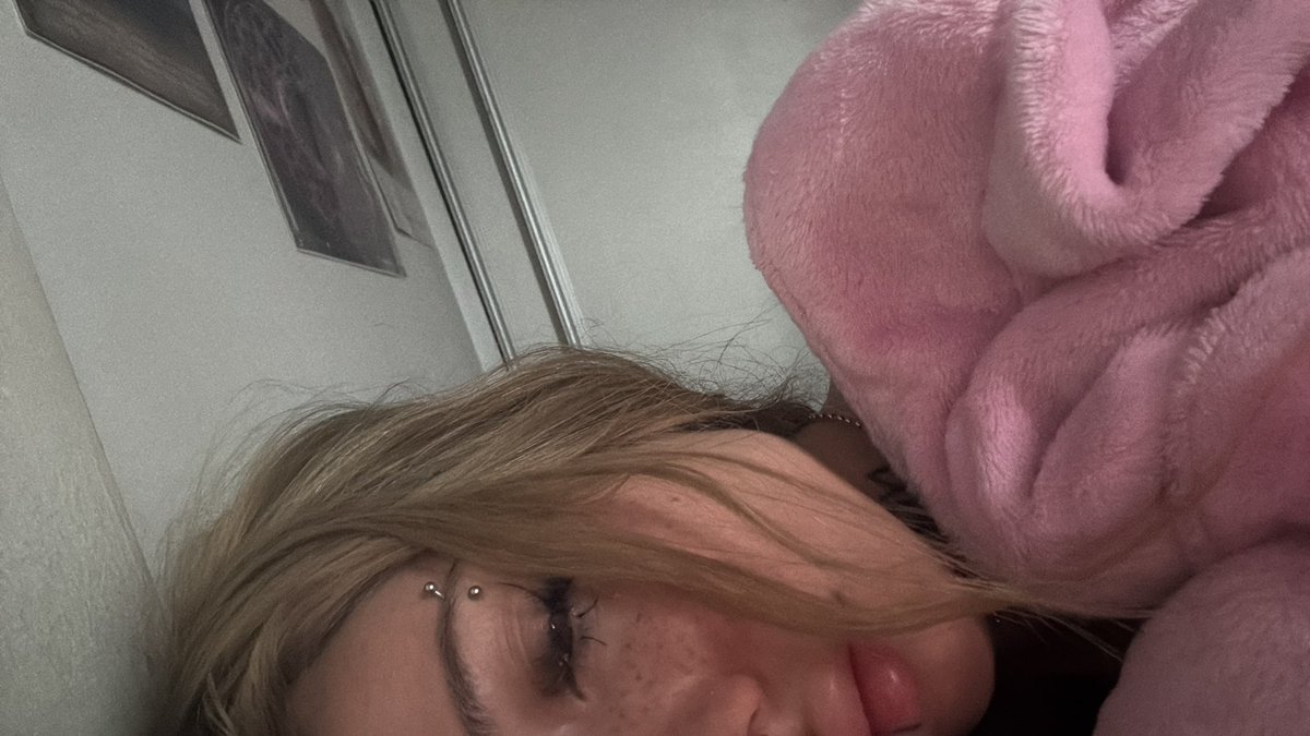 vomit0virtual's tweet photo. mis 2 mood sin punto medio https://t.co/CDJ6ALAgTx
