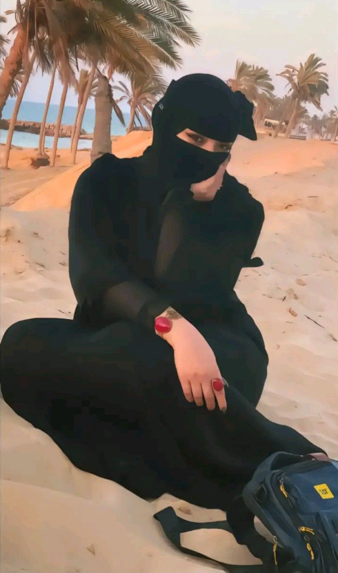 andygonzale's tweet photo. أحيانًا أفتقد نفسي قبل أن أفتقد أحدًا؟ 👀 https://t.co/rgOHrGDgT2