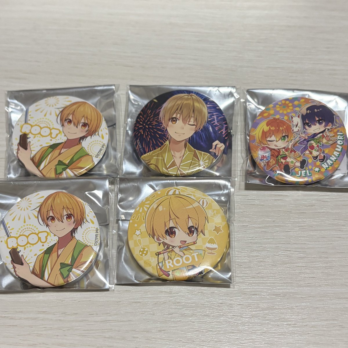runana_1018's tweet photo. 求:🩵等身、デフォ、買取
譲:画像
1枚目は比率違い可、買取可(定価)
2枚目は買取可(値段提示求)、異種交換可(🍓🩵のみ)

19.20日現地手渡しのみ
買取は現金orPayPay
 #すとぷりグッズ交換 https://t.co/7RVBzJcY6d