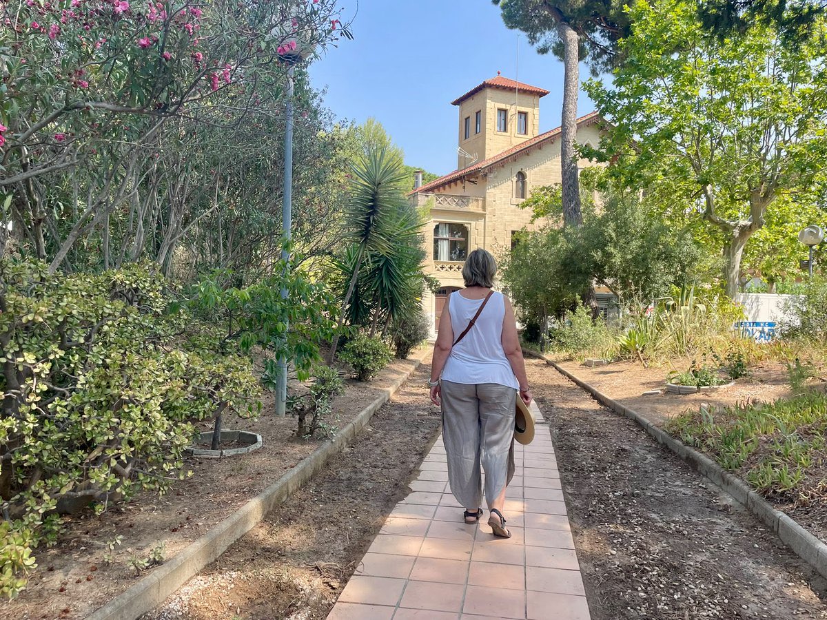 Fund_Acollida's tweet photo. 🗣️"El #voluntariat m'ha ensenyat a mirar la societat amb uns altres ulls."

🧡La Lali, voluntària de Can Banús, comparteix com aquesta experiència ha transformat la seva manera d'entendre les persones, els vincles i l'acompanyament:

https://t.co/ereDsXfa9u 

#CapPersonaExclosa https://t.co/qIcANXcyu3