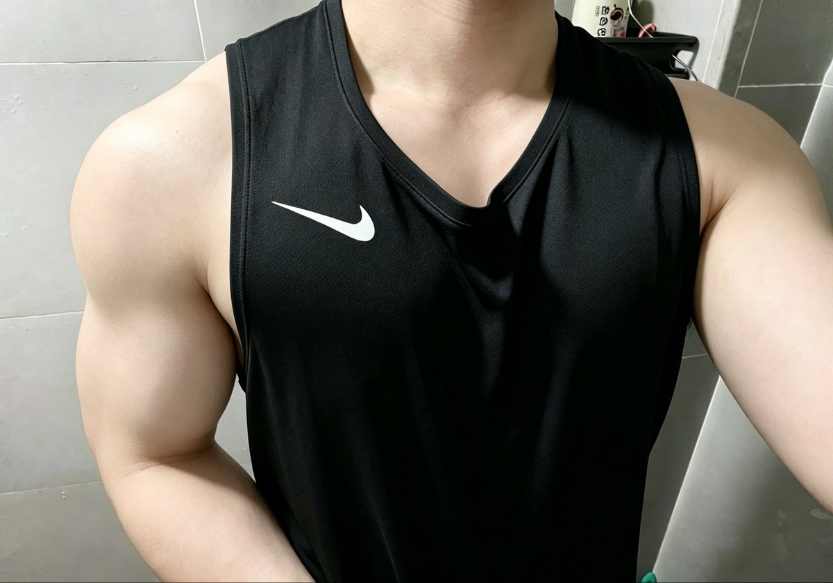 Faran6vua's tweet photo. 好想勾搭人夫，有绿帽1发我老婆照片品鉴一下的吗 #绿帽1 #绿帽夫夫 #绿奴 #勾引 #鸠占鹊巢 #绿奴 #top https://t.co/fsrKTlnzhK