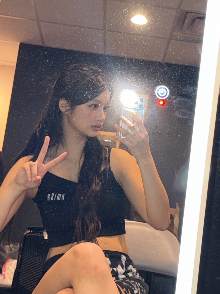 sullyooop's tweet photo. Cermin kita blur https://t.co/UonIowrt0x