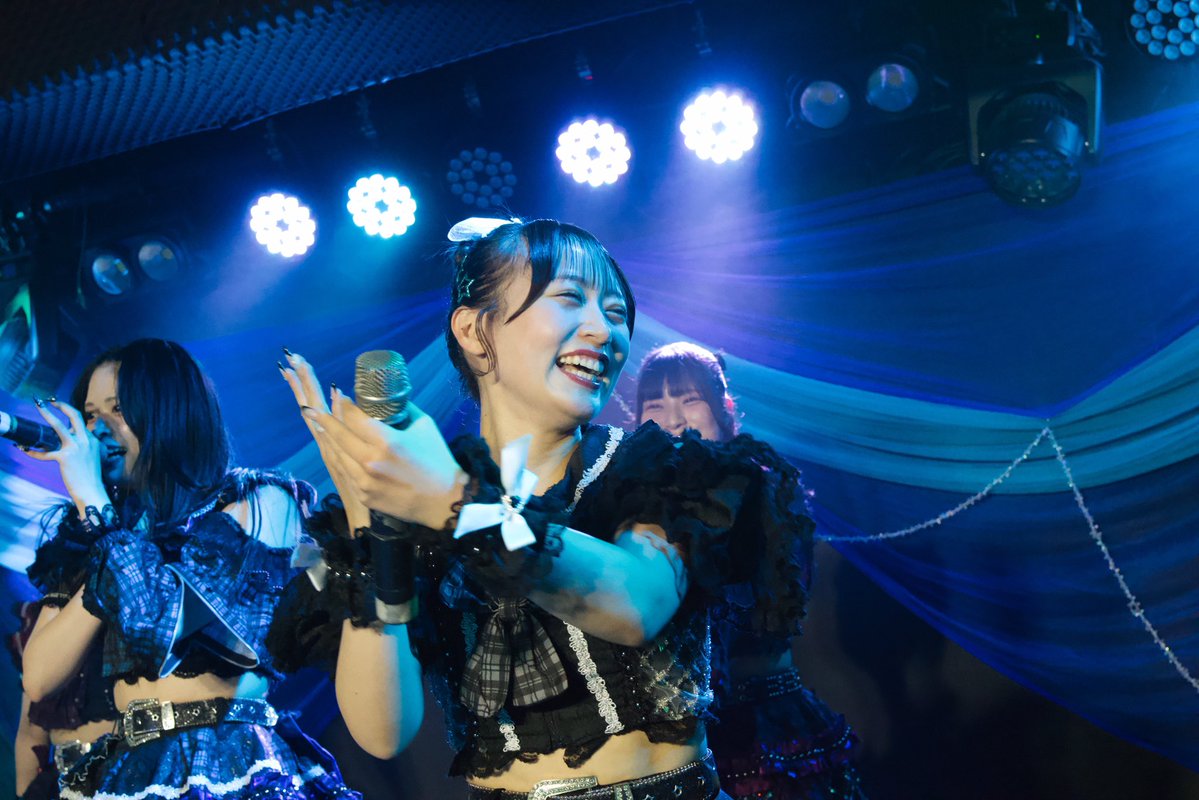 rAy_HimA's tweet photo. ライブ中の花音さんの無邪気笑顔からしか得られない何かがある。新メンバーオーディションあるみたいですよ🥲おぉん、
#PULSARCLIMAX #パルクラ #真白花音 #ひま撮 #並んでる時からニヤついてておもろい https://t.co/S08JBRWcGj