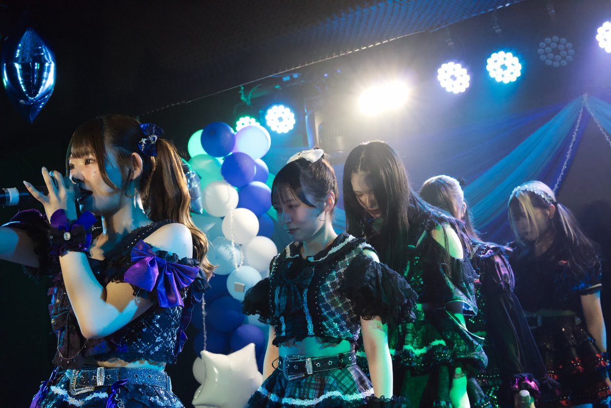 rAy_HimA's tweet photo. ライブ中の花音さんの無邪気笑顔からしか得られない何かがある。新メンバーオーディションあるみたいですよ🥲おぉん、
#PULSARCLIMAX #パルクラ #真白花音 #ひま撮 #並んでる時からニヤついてておもろい https://t.co/S08JBRWcGj