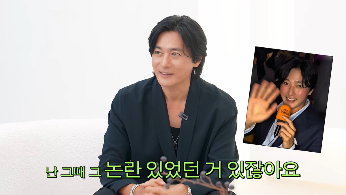 travis20260121's tweet photo. 얼마 전 엑스에서도 장동건의 어떤 짤이 엄청 바이럴 타면서 조리돌림 당했는데, 그 짤을 해명하기 위해서 직접 유튜브 나온 장동건... 그 짤은 보정앱을 때문이라고. 아무튼, 관리 잘했네. 한국 나이로 55세인데...저 짤 때문에 아버지한테도 연락 왔었다고. https://t.co/pXkTwRaejZ