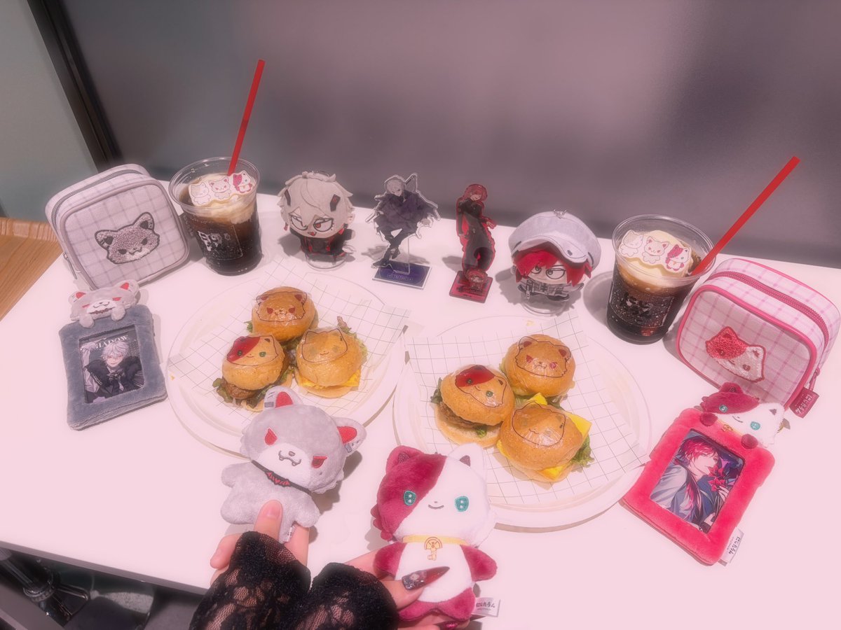 NF9ig's tweet photo. たうんのカフェ可愛すぎた💞
ひぐちさんでて流石にこれは並べました💦笑 https://t.co/iFDYhGTjol