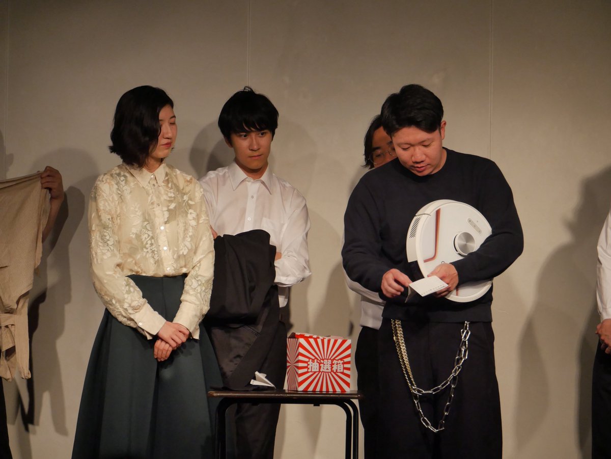 Liveman0426's tweet photo. コントライブ【淵】
ご来場ありがとうございました！

至極のコント7本！
トークではネタでも使わなかったルンバを持ち込む北川さんや突如声を張り上げるヒサダさんなど狂気の時間もありました！

また2〜3ヶ月後に開催予定！
お楽しみに！！！ https://t.co/l4x1I7mNku