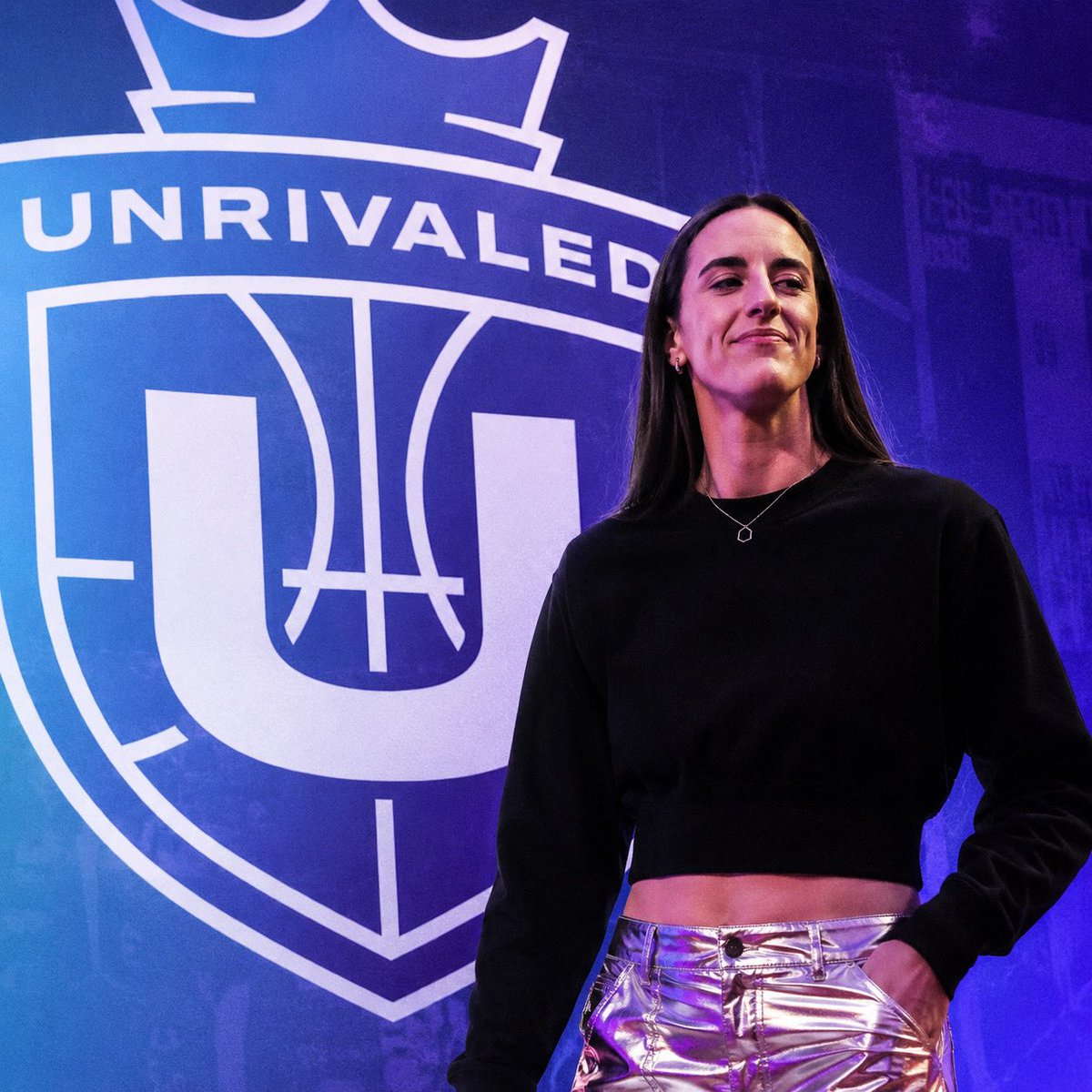 FeverUpdate's tweet photo. Caitlin Clark is reportedly in talks with Unrivaled Basketball about potentially joining the league.

(via: @Unrivaledwbb) https://t.co/zmsdL8rEXR