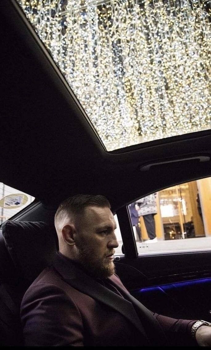 RootsOfCombat's tweet photo. McGregor aura 🌕 https://t.co/jonsCOIhAu