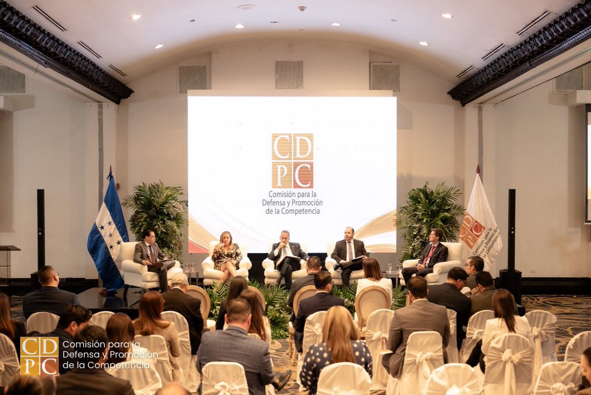 CDPCHonduras's tweet photo. En el marco del Día Nacional de la Libre Competencia, desarrollamos el panel “Promoviendo la libre competencia para fomentar el desarrollo económico de Honduras”, con la participación de Gustavo Solórzano, Santiago Herrera, Juan José Alcerro Milla y Lizeth Martínez Nagore, y la moderación del Ing. Jorge Borjas.

La participación de voces externas a la CDPC permitió enriquecer el diálogo con perspectivas independientes y objetivas sobre los beneficios y oportunidades que genera una competencia efectiva para Honduras.

Más competencia, más oportunidades para Honduras.