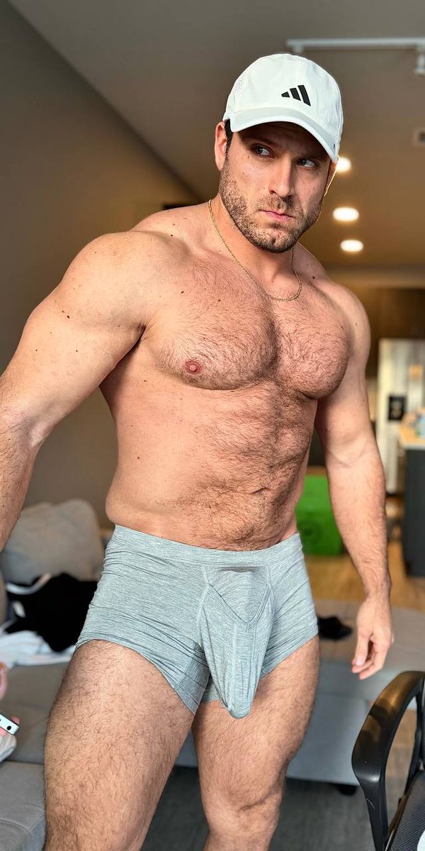 flexwithgeorge's tweet photo. beefy daddy looking your way 24/7 https://t.co/kjeSCNIXRd