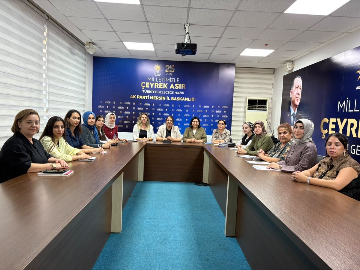 Hulya_Ekin33's tweet photo. 📍AK Parti Mersin İl Başkanlığı

Haftalık olağan yürütme kurulu toplantımızı gerçekleştirdik. Teşkilat çalışmalarımızı, önümüzdeki dönem hedeflerimizi istişare ederek yol haritamızı belirledik.

Hayırlara vesile olsun inşAllah🧿

#Mersin #AKParti https://t.co/sQNTt1gIBW