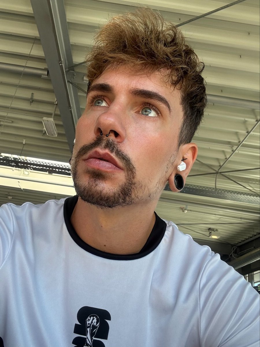 domeprivate_'s tweet photo. The Face vs. the D! #gay https://t.co/5ZuFQQTo5t