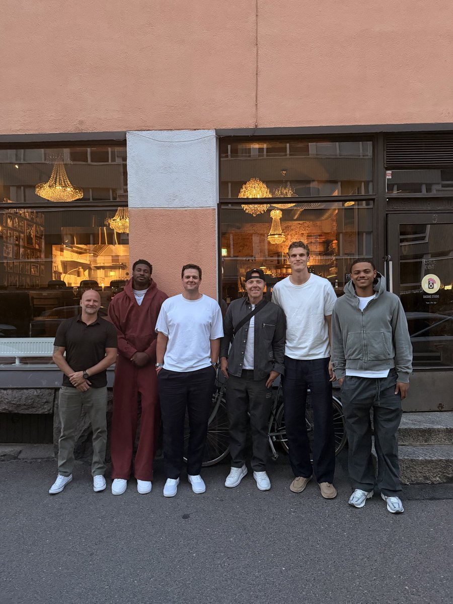 RyanQualtrics's tweet photo. 🇫🇮 Helsinki tour guide @MarkkanenLauri https://t.co/ebc6gEPfyZ