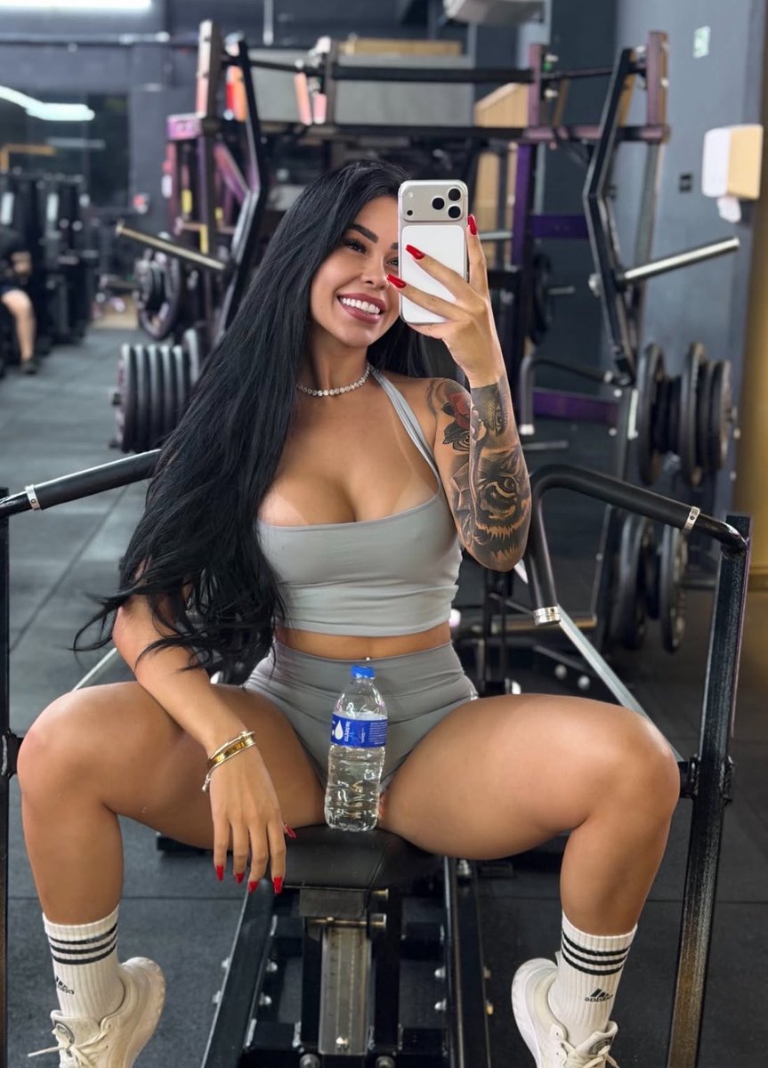 mih_brown's tweet photo. Fui treinar sem calcinha, da pra perceber? 🙈🍓💋😇 

#morenas #bundas #peitos #safada https://t.co/eSYlNDoJ6R