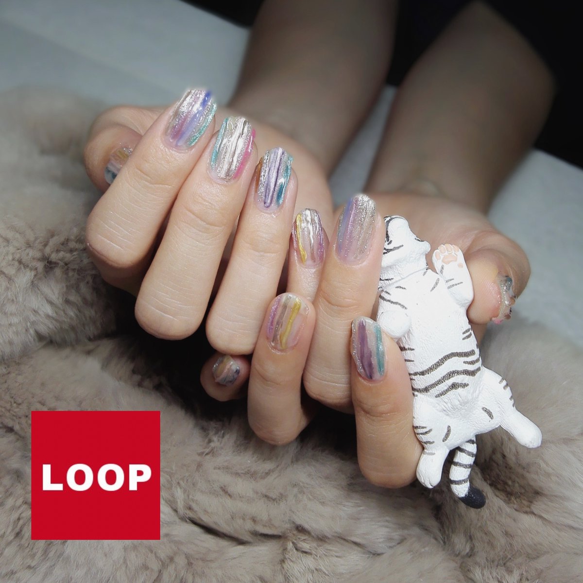 LOOP_nail's tweet photo. 涼しげなクリアオーロラ✨

#夏 #オーロラ #涼しげネイル #マグネット
#定額制6000円 #持ち込みデザイン #リクエストデザイン #オーダーデザイン 
#夜も営業 #仕事帰りに寄れるネイルサロン 
#大阪 ...

詳細はこちら↓（ネイルブック）
https://t.co/fRbn4jmCXQ https://t.co/SLdTGXhZC9