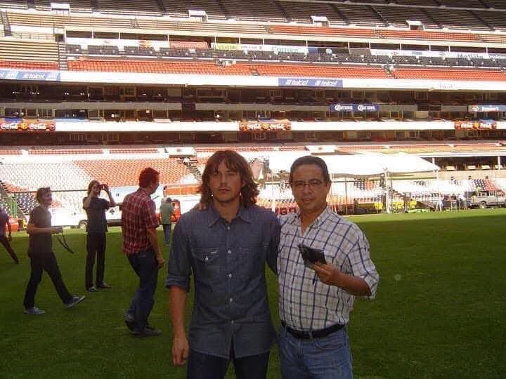 FILTERMexico's tweet photo. Retratos del día que Arctic Monkeys pisó el Estadio Azteca. 📸 https://t.co/4CgDIWsChR