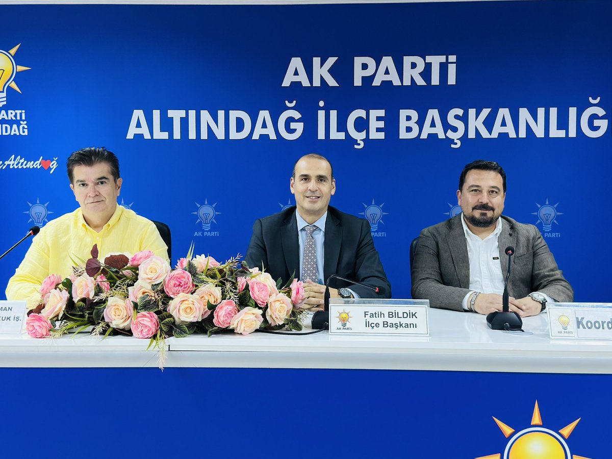 Fatih__Bildik's tweet photo. Haftalık Olağan İlçe Yönetim Kurulu Toplantımızı, İl Koordinatörlerimiz Sn. @sahinsahin06 ve Yönetim Kurulu Üyelerimizin katılımlarıyla gerçekleştirdik.

#KalbimizAltındağ 

@RTErdogan 
@hakanhanozcan https://t.co/jInDEunbEN