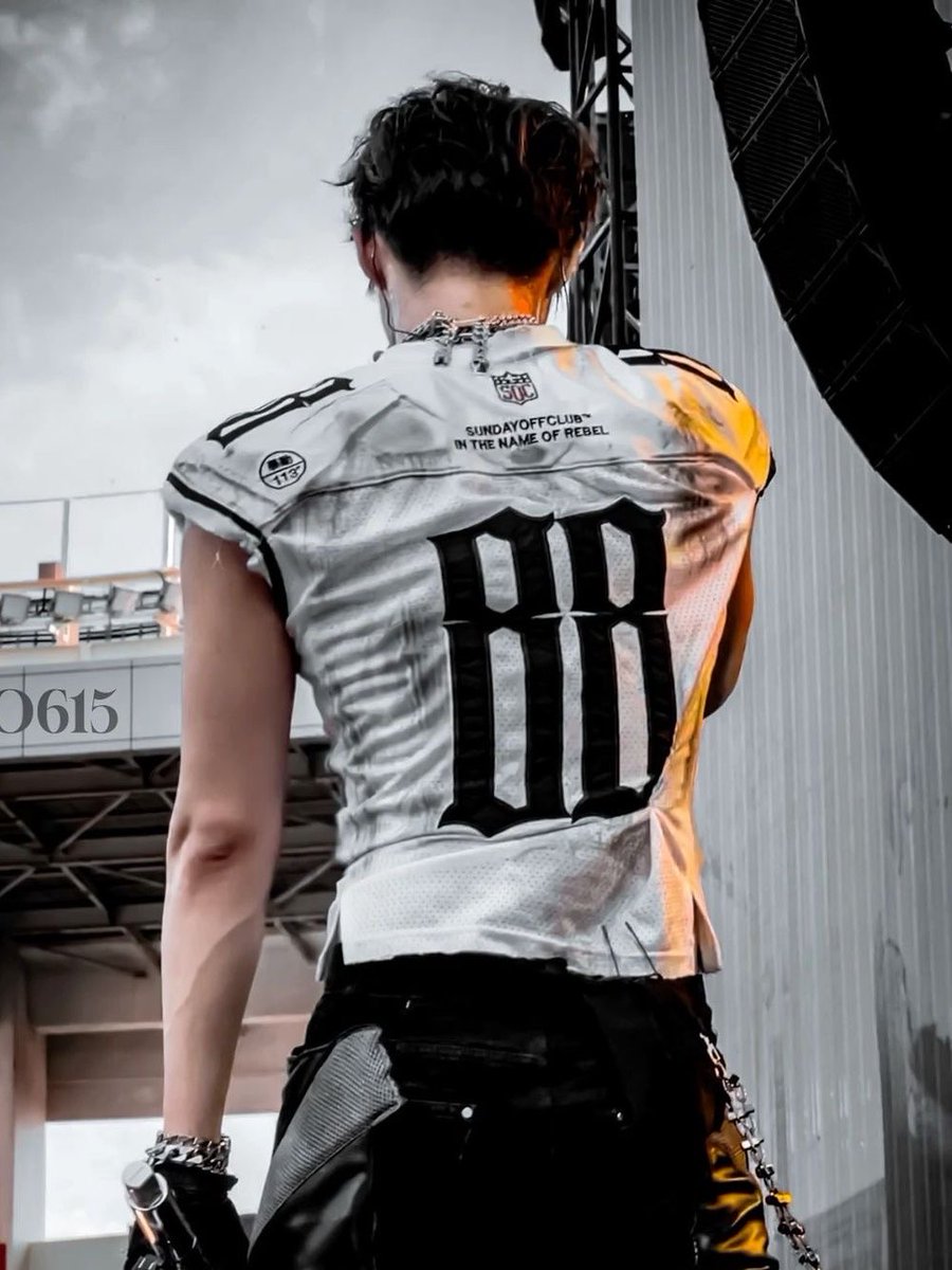 yungisholic's tweet photo. even mingi’s back is handsome https://t.co/rfT0I4ADQk
