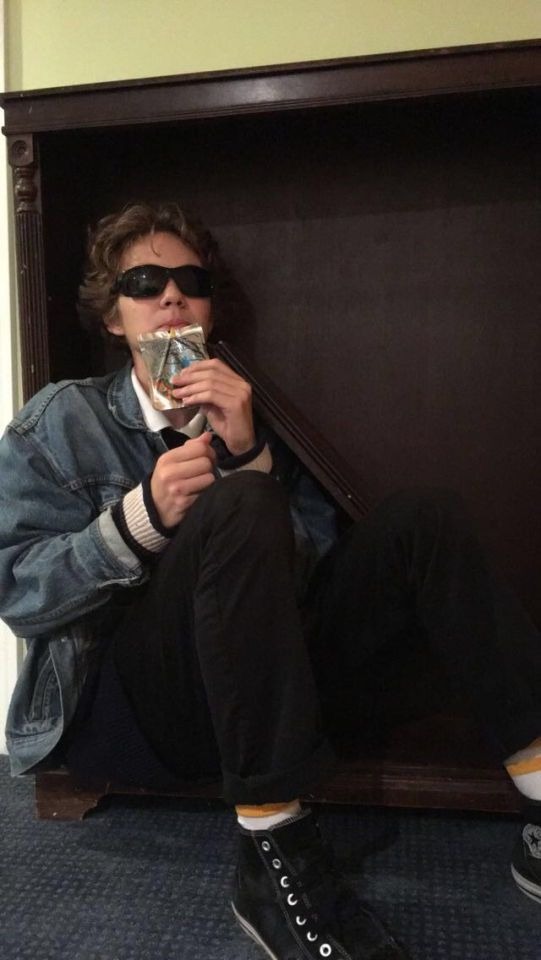 TomekaFramfd's tweet photo. K told me about guy in hes class he liked but that guy was treating him like shi and me being about 12-13 at that time i decided to text that guy like why u be ignoring my friend for and shi even tho i knew that guy wasnt gay, that guy ( lets call him A ) and i became pretty https://t.co/x8FflBQIby