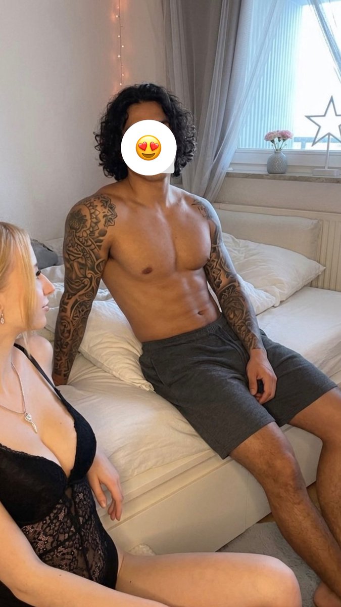 paylavie's tweet photo. Kiss my feet while i make out with my bf 🤡🫵 https://t.co/f8plLnETjJ