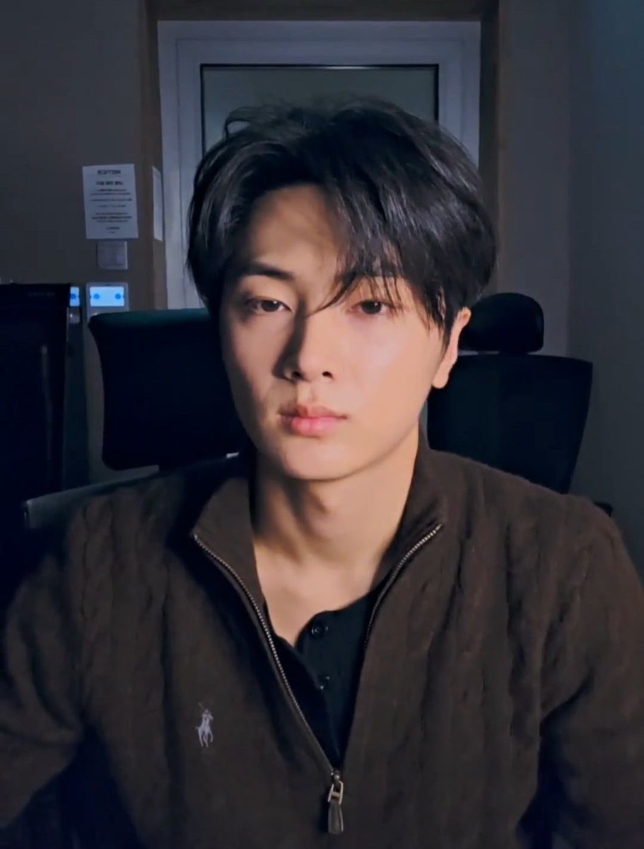 jenyeonluviy's tweet photo. the fucking concept of speaking on HIS visuals 😭😭😭 https://t.co/wcoDS3lqWR