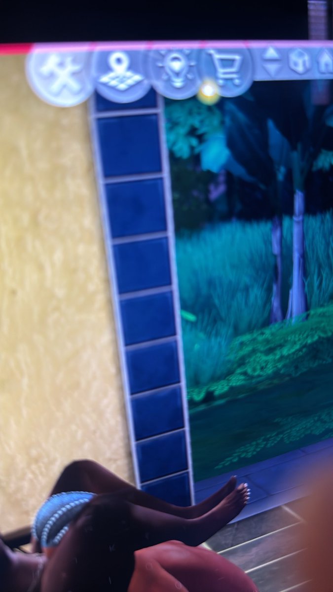 LoloSimmer's tweet photo. My engaged sim started an affair with the king of Darong, they’re currently out the country on a baecation whole time her man thinks she’s on a girls trip messssyyy https://t.co/5DkSibx3EG