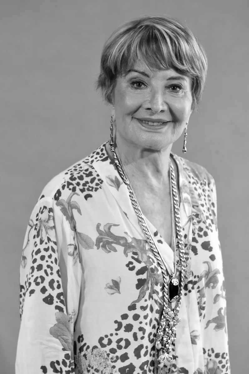 eixopolitico's tweet photo. 🇧🇷 Morre, aos 91 anos, Glória Menezes, ícone da televisão brasileira. https://t.co/WijrD5Z9UB