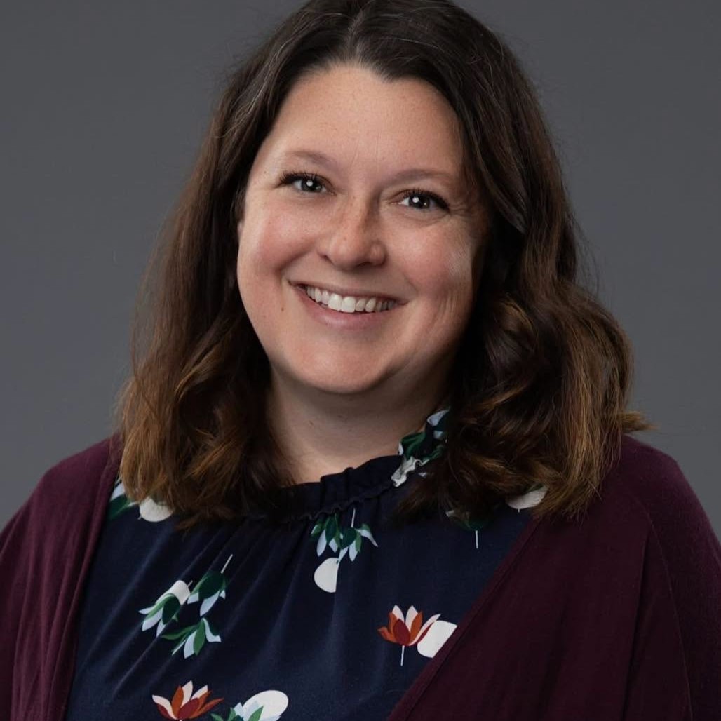 ROIIndiana's tweet photo. 👏 Congratulations to Brianne Karazsia of Bloomfield Middle &amp; High School on advancing to the Top 10 finalists for Indiana's 2027 Teacher of the Year!

One of three #IndianaUplands educators named to the @EducateIN Top 25 earlier this month, Brianne continues to make us proud! https://t.co/LA3kKRJ8zq