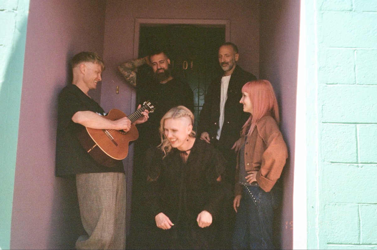 mothermother's tweet photo. Hey look, a new look. Courtesy of Grace Grignon 📸 https://t.co/hQco5KRtQs